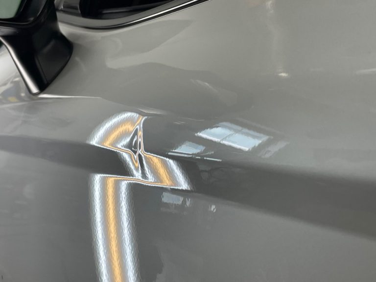 神戸市のカムリをデントリペアで修理前