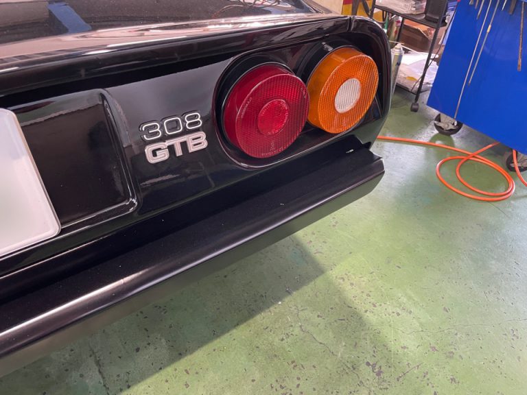 神戸市のフェラーリをデントリペア