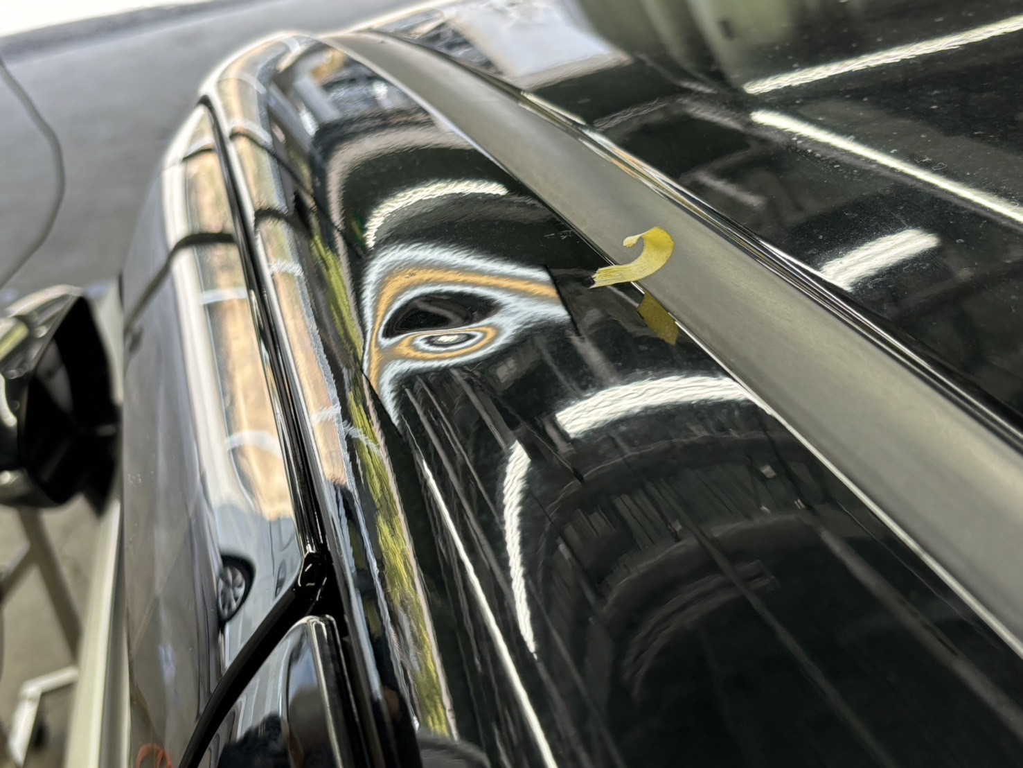 ヤリスクロス、ルーフサイドの凹み。神戸市 | 神戸・姫路・加古川