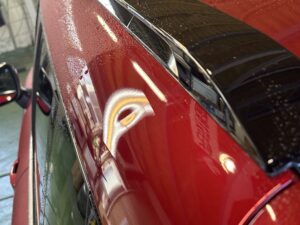 西脇市のアウトランダーのルーフサイドをデントリペアで修理前