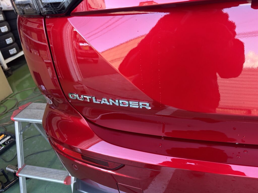 西脇市のアウトランダーのルーフサイドをデントリペアで修理