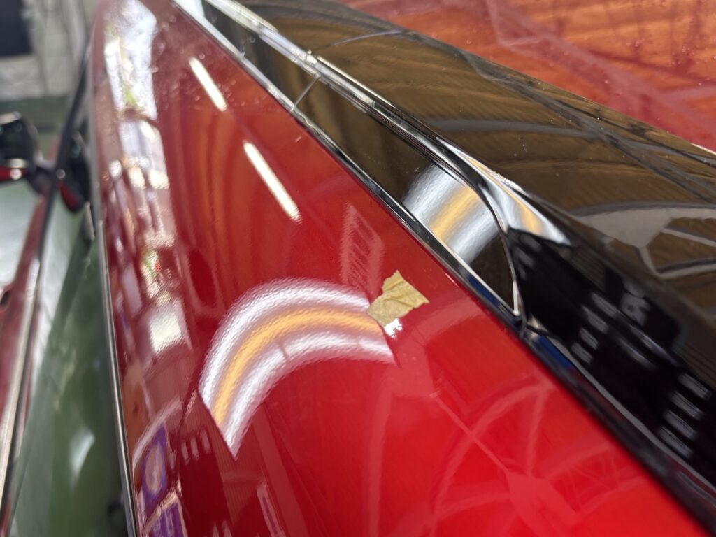 西脇市のアウトランダーのルーフサイドをデントリペアで修理後