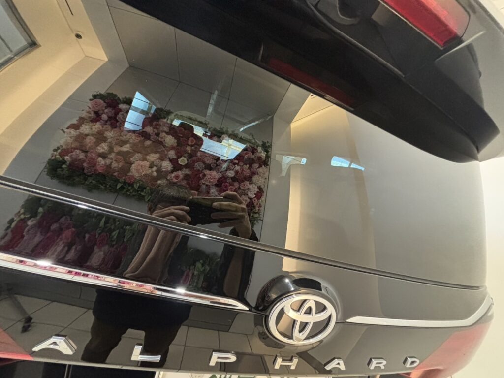 芦屋市のアルファードの左リアフェンダーをデントリペアで修理