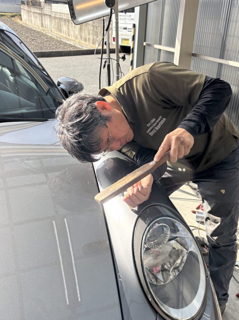 雹害車ポルシェ　カレラS 凹み修理中デントリペア