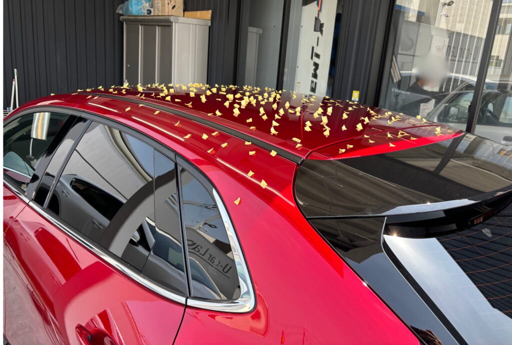 雹害車マツダcx-30_200個凹みルーフ写真