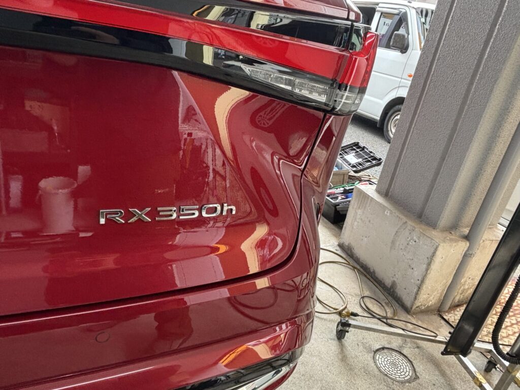 神戸市のレクサスのリアドアをデントリペアで修理